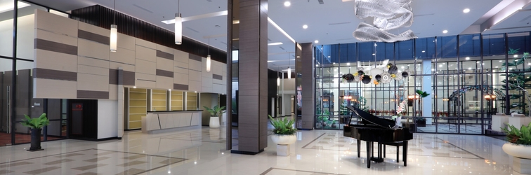 Lobby Harper Palembang by ASTON