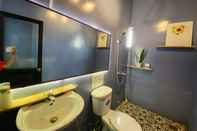 In-room Bathroom La Rosee Homestay Dalat