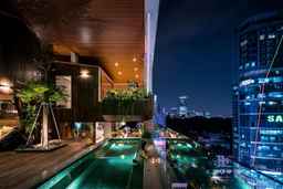 Au Lac Legend Hotel, USD 110.04