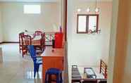 Restaurant 6 Budget Room at Permana Youth Hostel