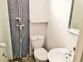 Bilik Mandi dalam Bilik 4 Pedurenan Residence 77