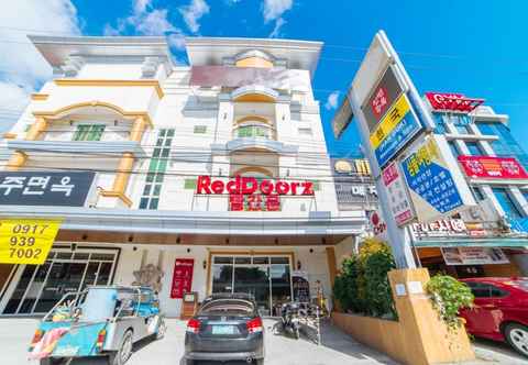 Bangunan Hotel Vanna Angeles City Pampanga by RedDoorz
