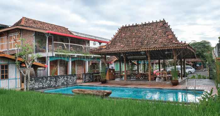 Swimming Pool Kampung Lawasan Heritage Cottage 