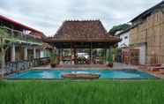 Kolam Renang 2 Kampung Lawasan Heritage Cottage 