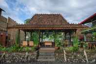 บาร์ คาเฟ่ และเลานจ์ Kampung Lawasan Heritage Cottage 