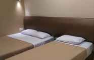 Kamar Tidur 7 The Pines Hotel