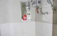 In-room Bathroom 7 Cozy Homestay Cemara by Damandiri Selo