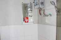In-room Bathroom Cozy Homestay Cemara by Damandiri Selo