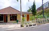 Exterior 4 Cozy Homestay Isnalitha by Damandiri Selo