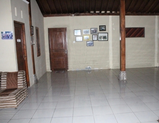 Lobi 2 Cozy Homestay Pakdhe Nardi by Damandiri Selo