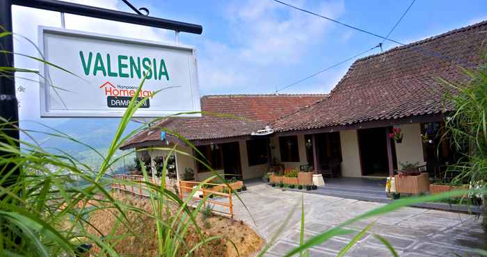 Bangunan Cozy Homestay Valensia by Damandiri Selo