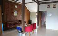 Lobby 3 Cozy Homestay Valensia by Damandiri Selo