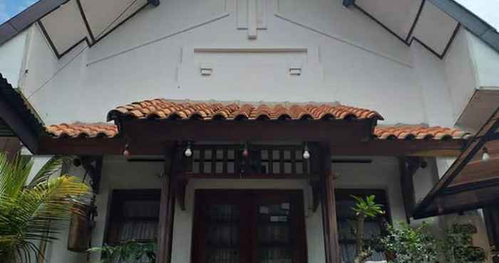 ภายนอกอาคาร Kampoong Homestay Malang