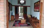 Bar, Kafe, dan Lounge 7 Nia 32 Homestay