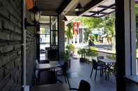 Bar, Cafe and Lounge Trion Homestay near Stasiun Banyuwangi