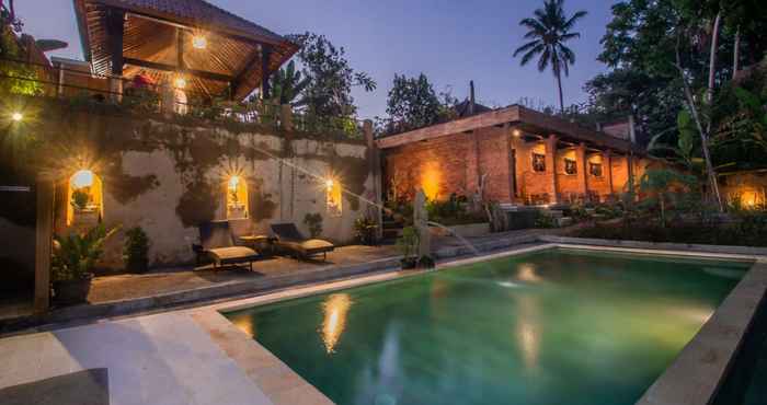 Swimming Pool Sanga Suites Villas