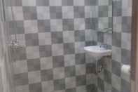 In-room Bathroom Sihom House