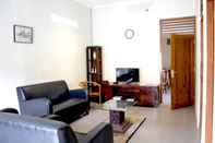 Sảnh chờ Full House 2 Bedroom at Omah Mantri