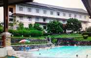 สระว่ายน้ำ 4 Hotel Bukit Serelo Lahat