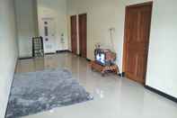 Lobby 3 Bedroom at Homestay Bandara