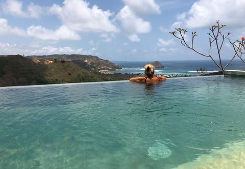 Kolam Renang Villa Atas Pelangi