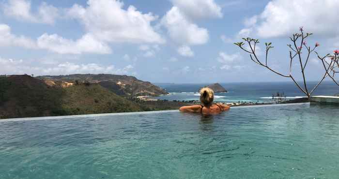 Swimming Pool Villa Atas Pelangi