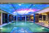 Swimming Pool Wyndham Garden Hanoi Hotel