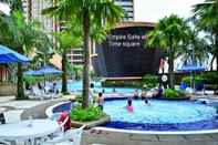 Kolam Renang Empire Suites At Times Square 