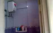 Toilet Kamar 6 Apartemen Cibubur Village by Najla