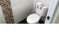 Toilet Kamar Full House 3 Bedroom at Bener Paviliun