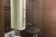 In-room Bathroom Apartemen Puri Orchard by ANG