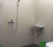 Toilet Kamar 6 Hotel Platinum Budget