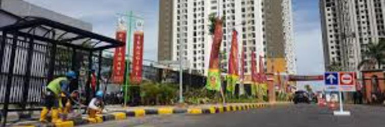 로비 The London Living Cinere Resort Gandul