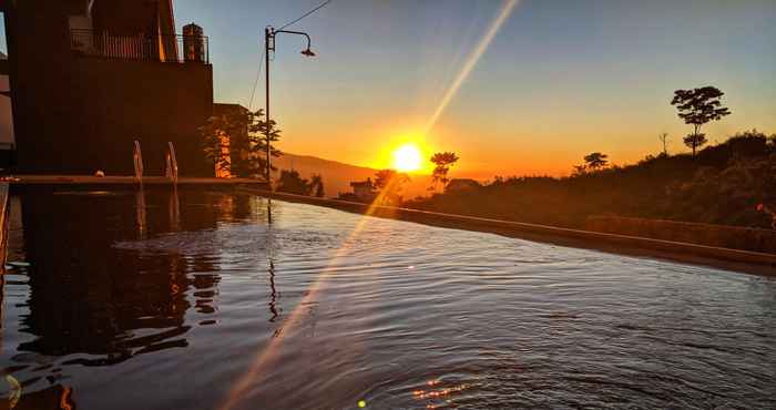 Swimming Pool Full House at Villa Heinbill Pinus View