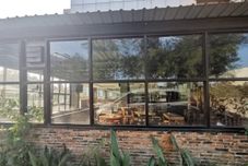 Bar, Cafe and Lounge House 526 Apartment