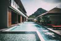 สระว่ายน้ำ Chermantra Aonang Resort and Pool Suite