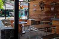 Bar, Kafe, dan Lounge Kumpul Hostel