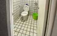 Toilet Kamar 3 Apartment The Suites Metro by Rusdi Kingpro