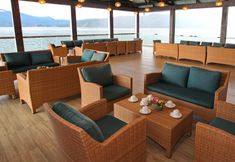 Lobi 3 Toba Beach Hotel