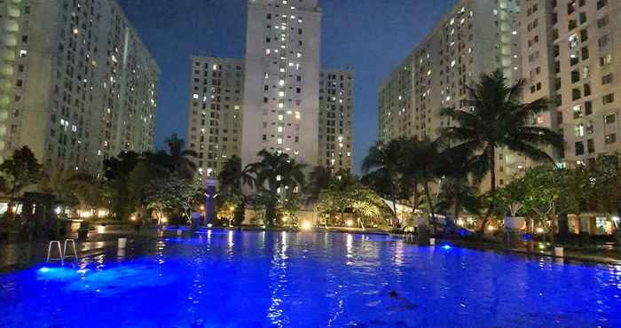 สระว่ายน้ำ Apartemen Kalibata City by Rona Property