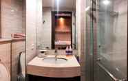 In-room Bathroom 7 Nginap Jogja at Apartemen Uttara (City View)