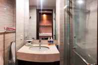 In-room Bathroom Nginap Jogja at Apartemen Uttara (City View)
