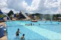 Swimming Pool Suannamphukradueng Resort and Hotel