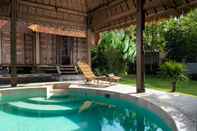 Kolam Renang Authentic Villa Pryaniki