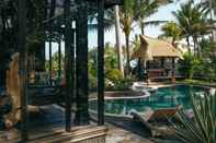 Kolam Renang Ocean Front Villa Keong