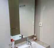 In-room Bathroom 7 Aryaduta Residence Unit 1611 Surabaya