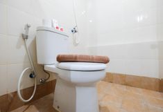 In-room Bathroom 4 Comfy 2BR Bassura City Apartment near Mall by Travelio