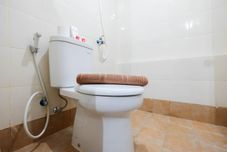 In-room Bathroom Comfy 2BR Bassura City Apartment near Mall by Travelio