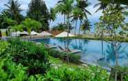 Kolam Renang 4 Tungtong Beach Villas