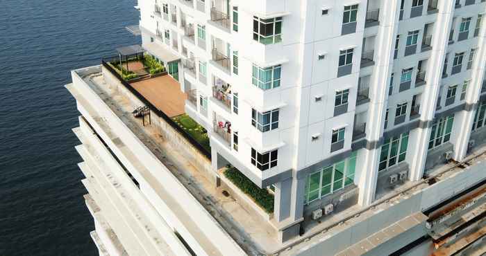 Luar Bangunan Best Price 3BR Greenbay Apartment beside Baywalk by Travelio